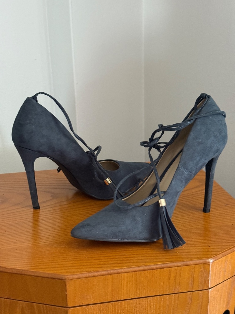 Women’s Shoes Size 7 - Picture 3 of 16
